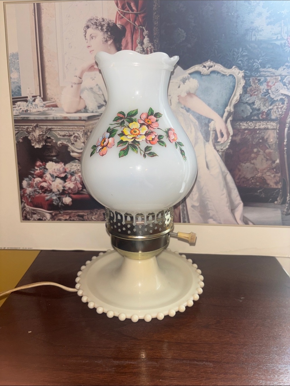 Vintage-Style White Floral Milk Glass Lantern Table Lamp